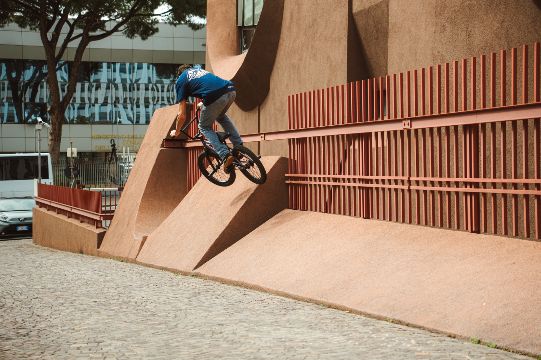 Wall rossi Via dell architettura