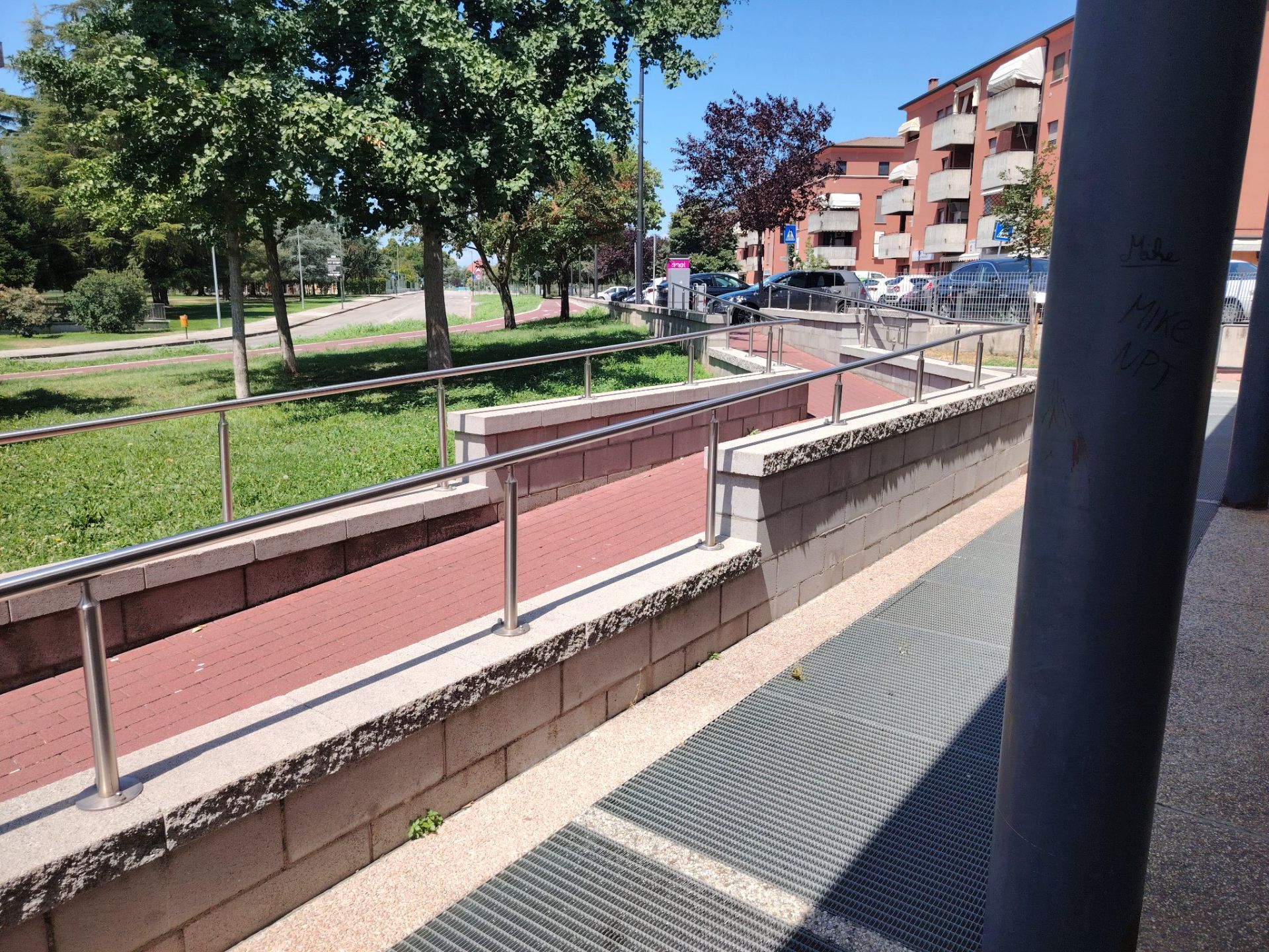 Stradina con rail